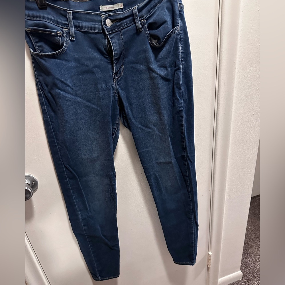 Levi’s 710 skinny jeans mid rise